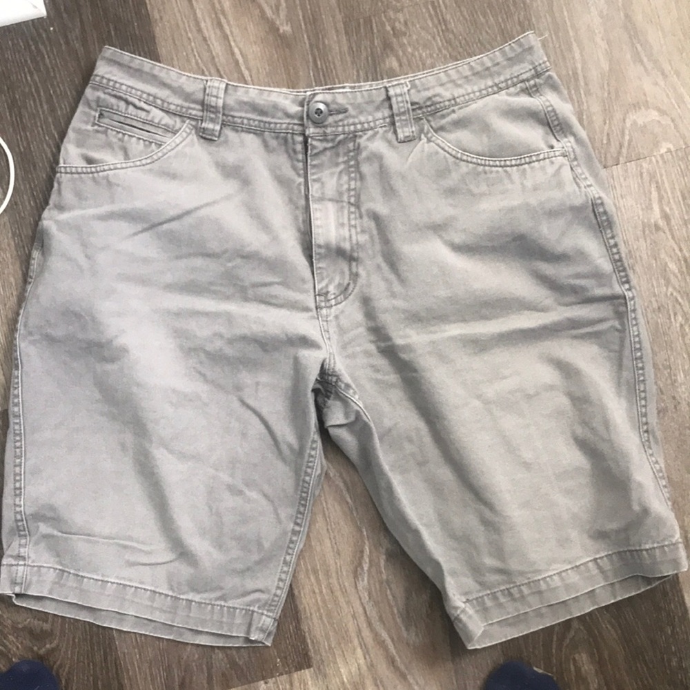 Size 32 men’s shorts